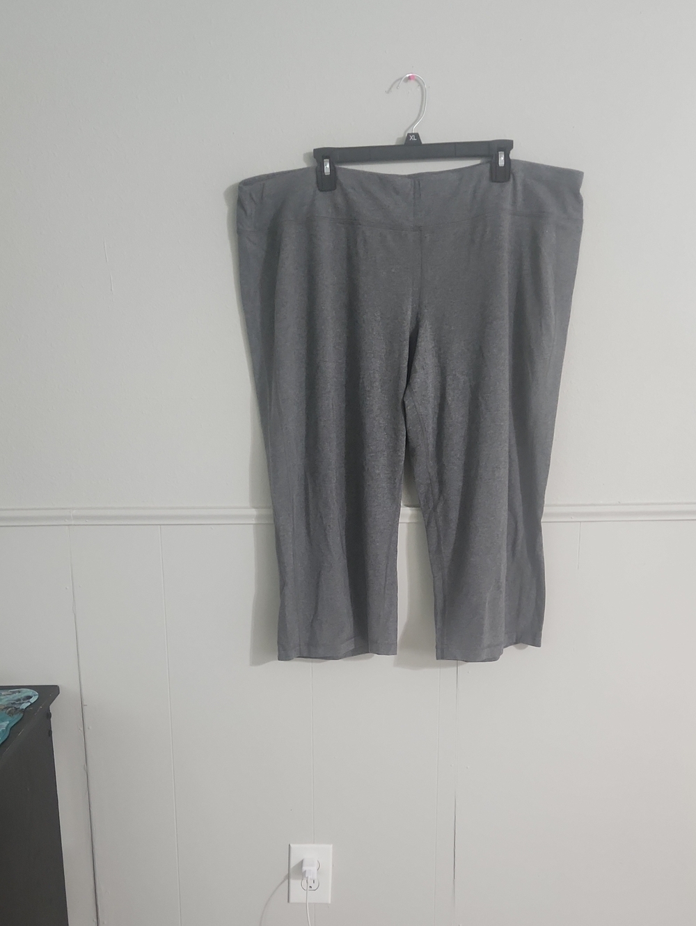 Danskin Charcoal Gray Capri Pants